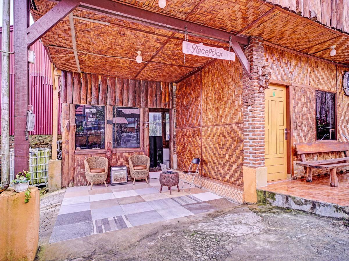 Oyo 90209 Dk Singarimbun Berastagi Homestay Εξωτερικό φωτογραφία
