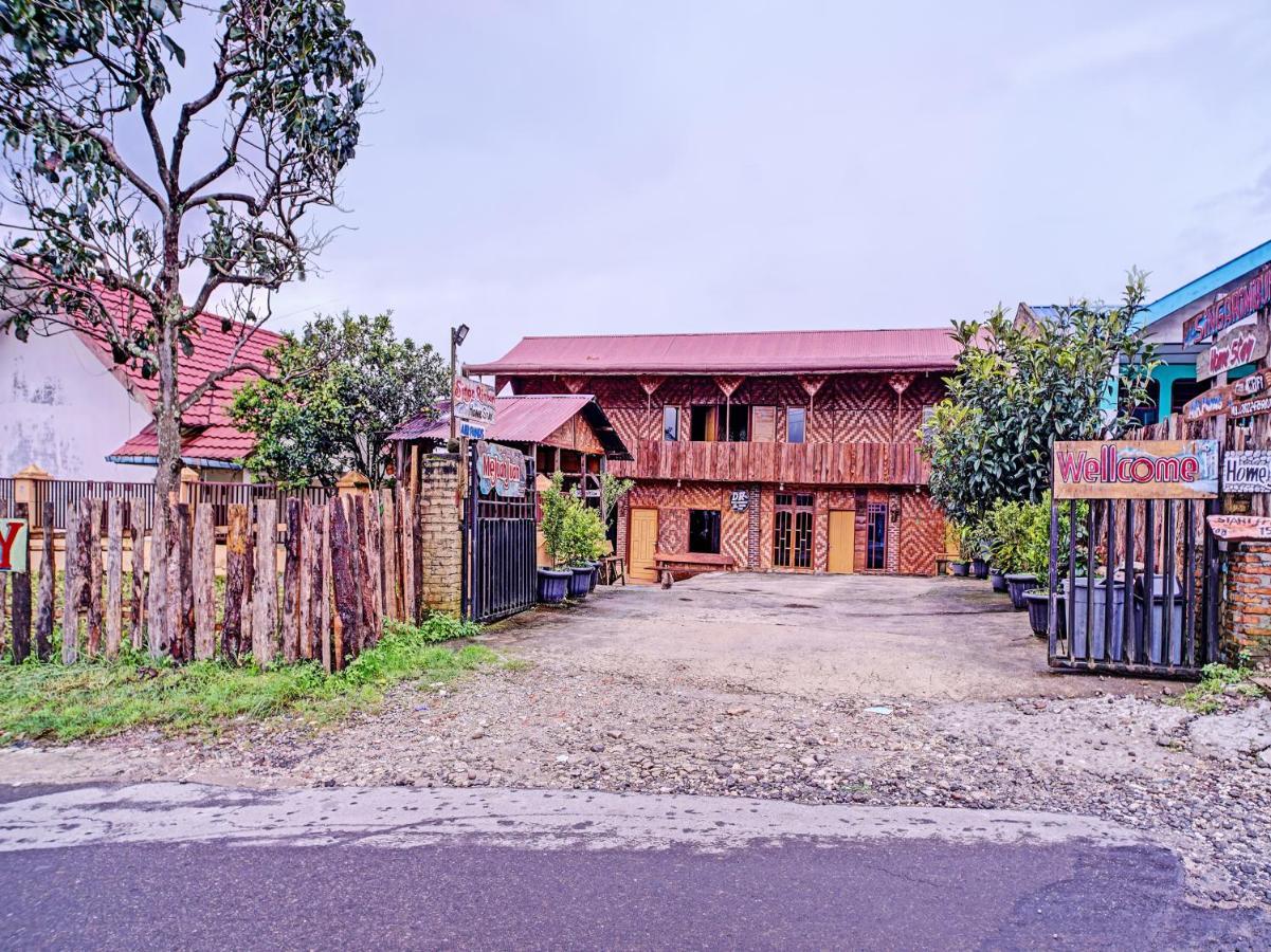 Oyo 90209 Dk Singarimbun Berastagi Homestay Εξωτερικό φωτογραφία