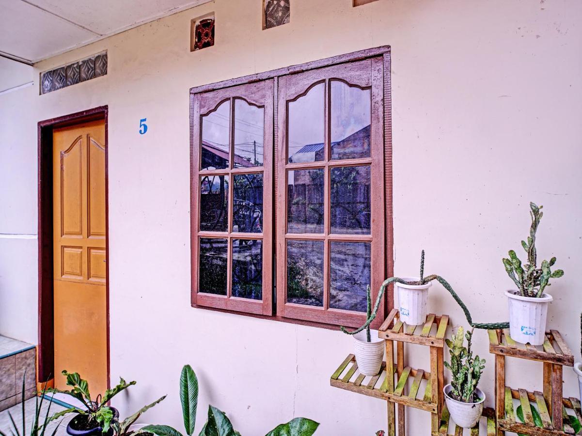 Oyo 90209 Dk Singarimbun Berastagi Homestay Εξωτερικό φωτογραφία