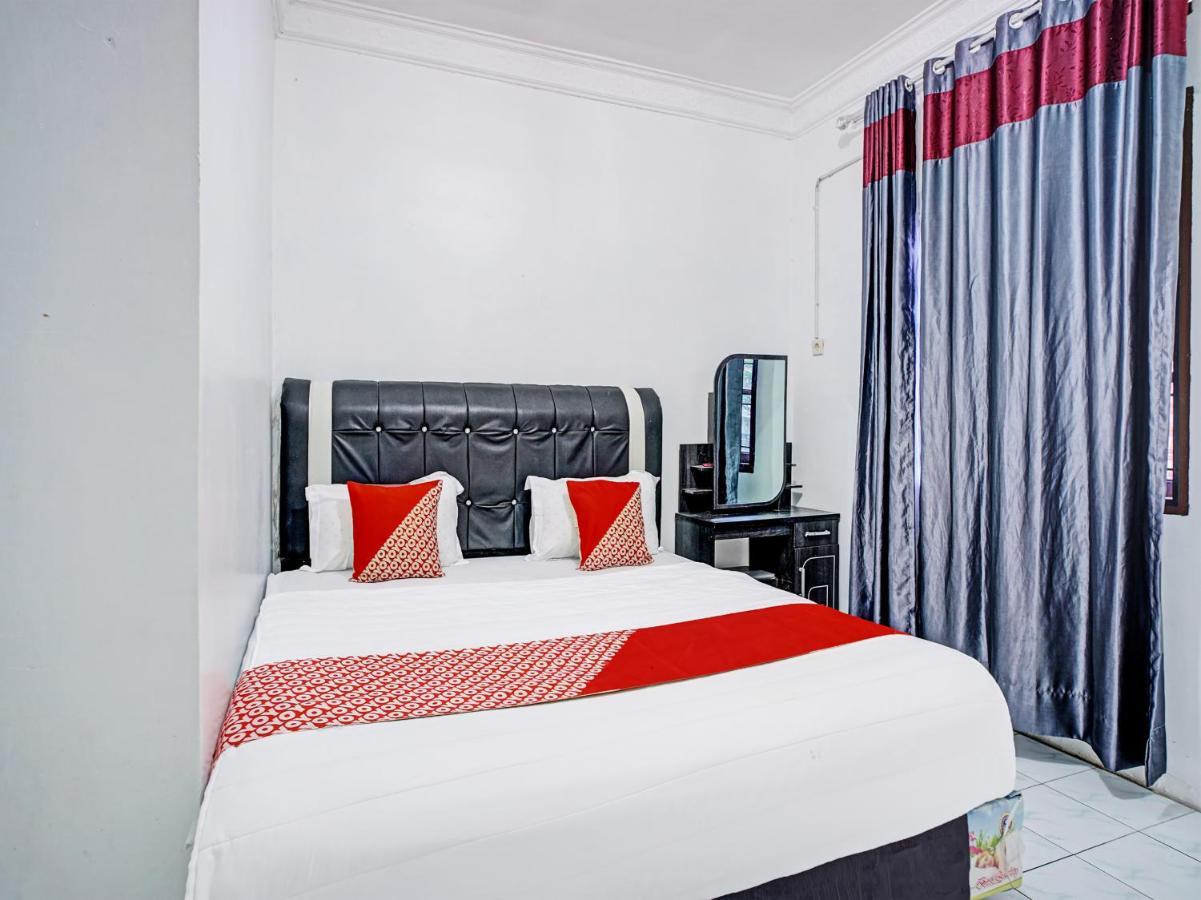 Oyo 90209 Dk Singarimbun Berastagi Homestay Εξωτερικό φωτογραφία